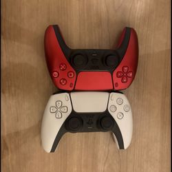 2 PS5 Controllers 