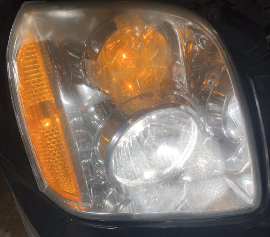 2007 Yukon OEM  Passenger side headlights