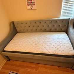 Gray Daybed with Twin Mattresses – Excellent Condition (Temple Terrace