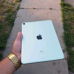 New Ipad Air 4 2020 Full Screen New Conditions with Apple keyboard & Pencil Included. $480! Is unlocked & ready to go.