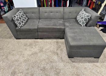 Like new Grey sectional Couch (Delivery available!)