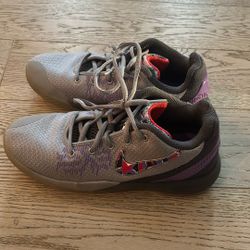 Kids Nike Kyrie Flytrap li 2 Size 5.5Y