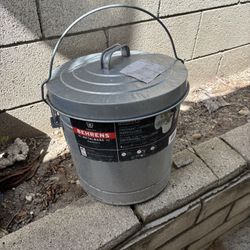 6 Gallon Metal Dog food bucket