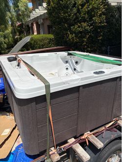Hot Tub w/ cover