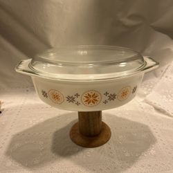 Pyrex 2.5 quart Town and Country Casserole