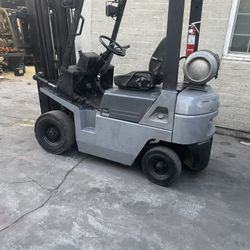 Forklift 