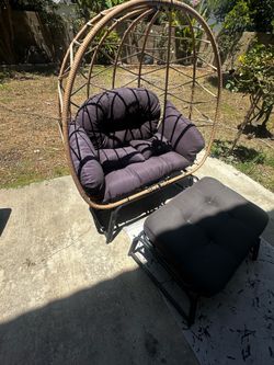 Double egg chair with ottoman
