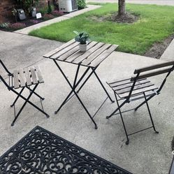 Outdoor Chairs And Table 