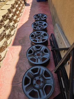 Stock Jeep wheels, 17 x 7.5