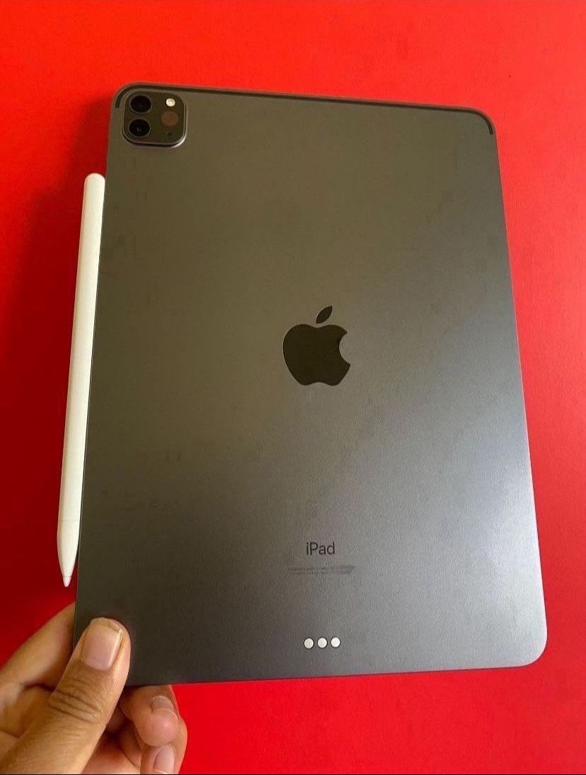 128GB Apple IPad Pro 11” 2nd Generation (2020 Model/ Liquid Retina / Face ID) with Keyboard, pen & Accessories (512GB $649)