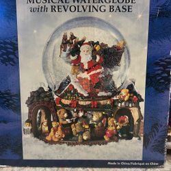 Kirkland.  Snow Globe