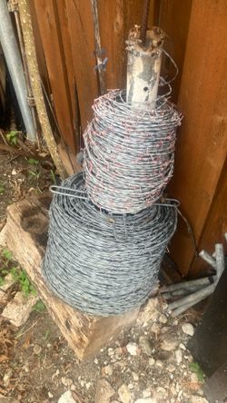 Rollos de alambre de púas