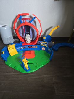Hot wheels monster truck T-rex volcano arena