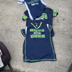 3 Women Médium Size Seattle Seahawks T-Shirts In Great Condition 