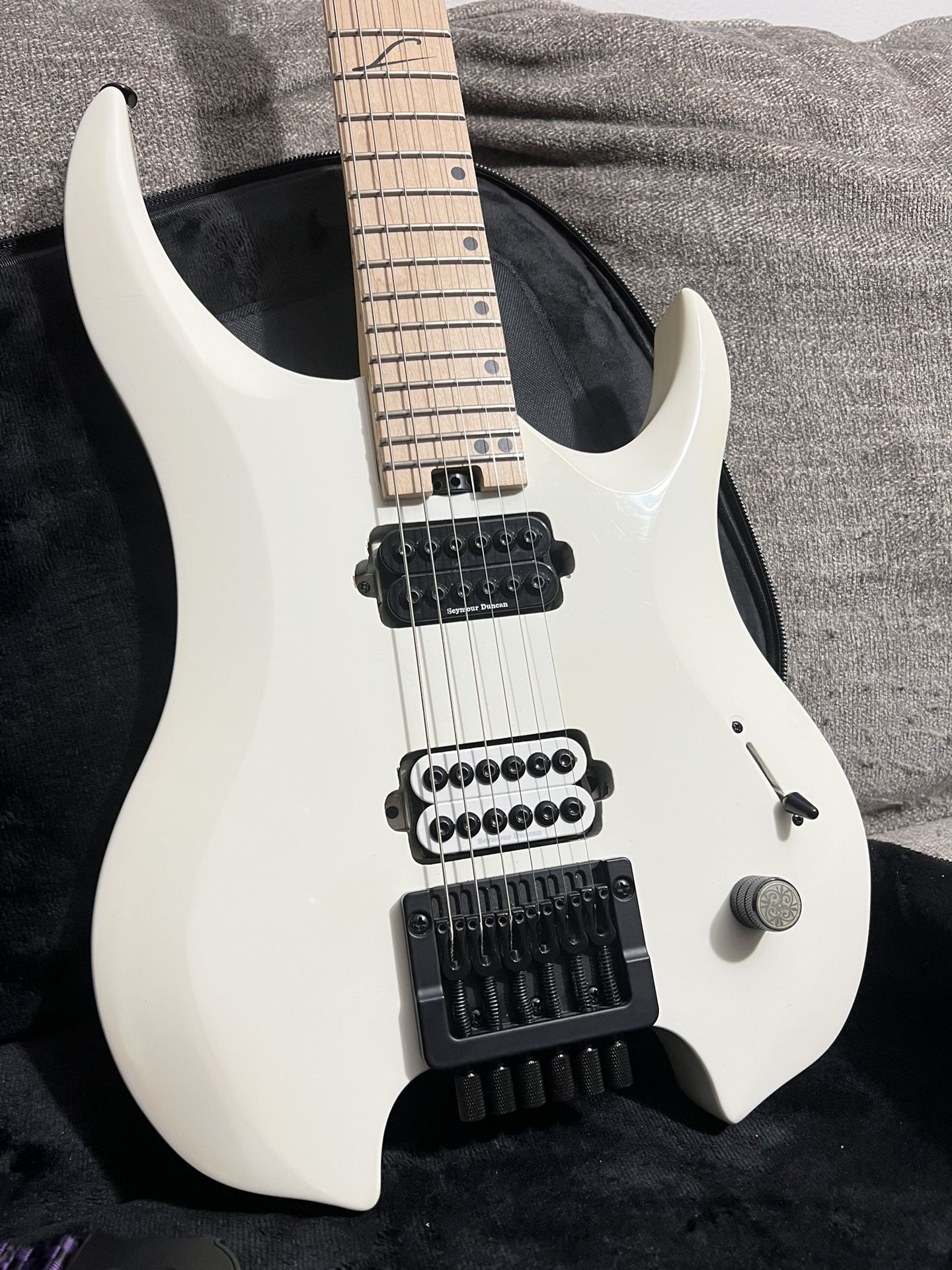 Legator Headless Guitar G6S Gloss White Invader Pickups EMG-89/60