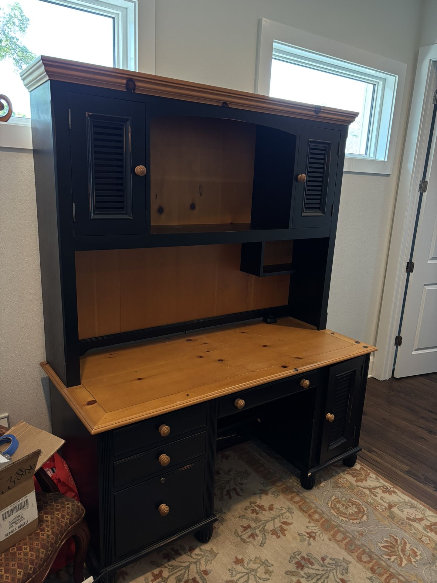 Beautiful Desk With hutch