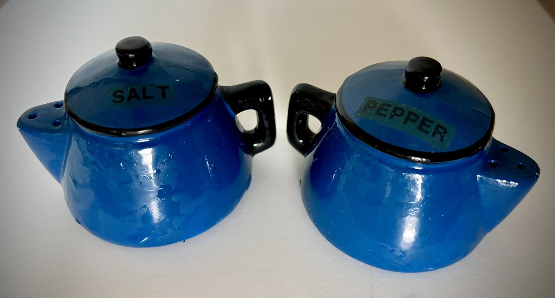 Vintage Blue Tea Kettle Teapot Salt & Pepper Shakers