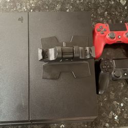 500 GB PS4 with 2 controllers & Sony charging dock