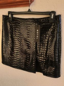 Gorgeous Crocodile Pattern Leather Skirt