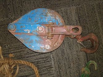 Heavy Duty 2-Ton Snatch Block Pulley with Hook