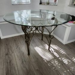 Round Glass Dining Table w Metal Chairs