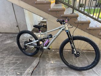 2021 Specialized Status 160 S3