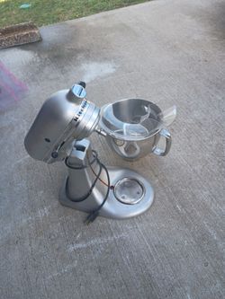 Kitchen Aid Heavy stand up mixer, with attachments