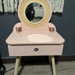 toddler vanity 