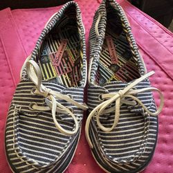 Women’s boat shoes (7.5)