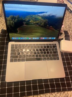 2018 MacBook Air 13-inch Retina Display 8gb ram 256gn ssd only 29 battery cycles. Please see pictures