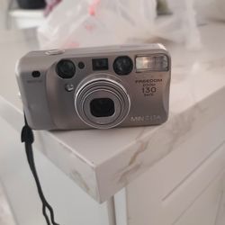 Minolta Freedom Zoom 130 Date Back 35mm Point And Shoot Camera Working