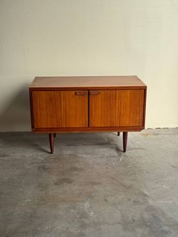 Mid Century Modern Danish Teak Compact Credenza - Vintage Sideboard 1960s