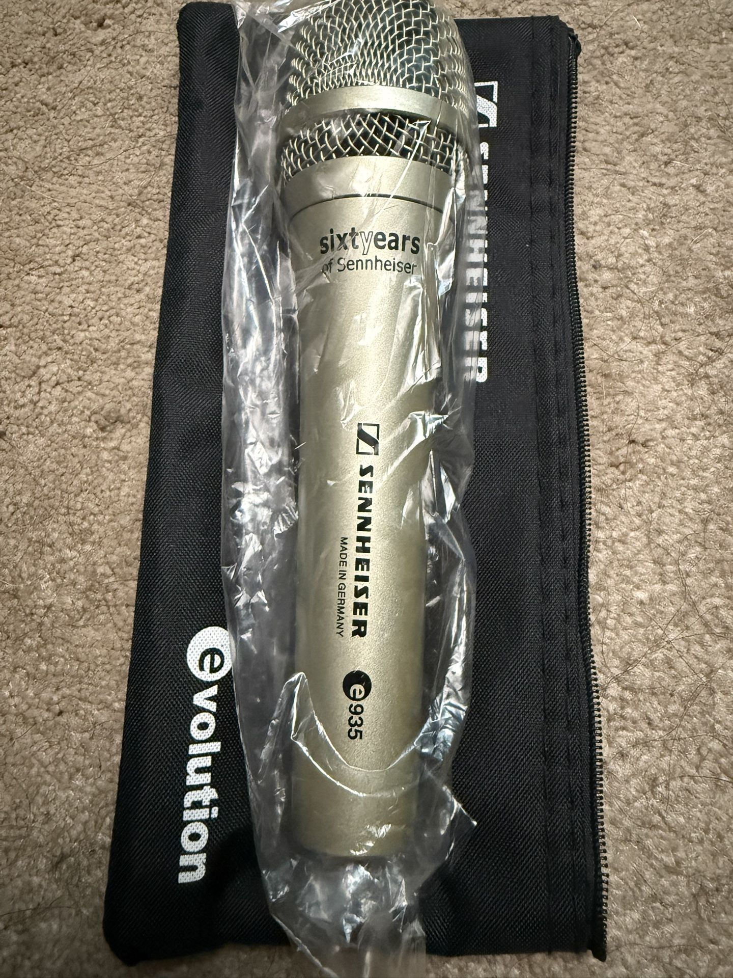Sennheiser E935 Cardioid Dynamic Vocal Microphone Anniversary Ed.