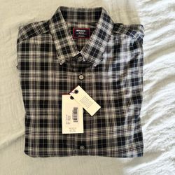 NEW WITH TAGS -MEDIUM LONG SLEEVE BUTTON DOWN UNTUCKIT SHIRT 