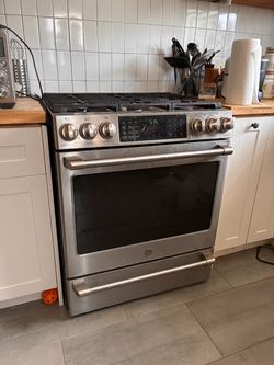 GE Cafe Series - 30 inch Smart Gas Range (stove & oven)