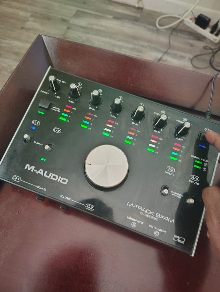 M-Track 8x4M USB Audo Interface
