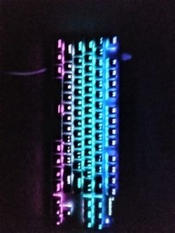 Apex pro tkl gen 3 (It does come with the arm rest)