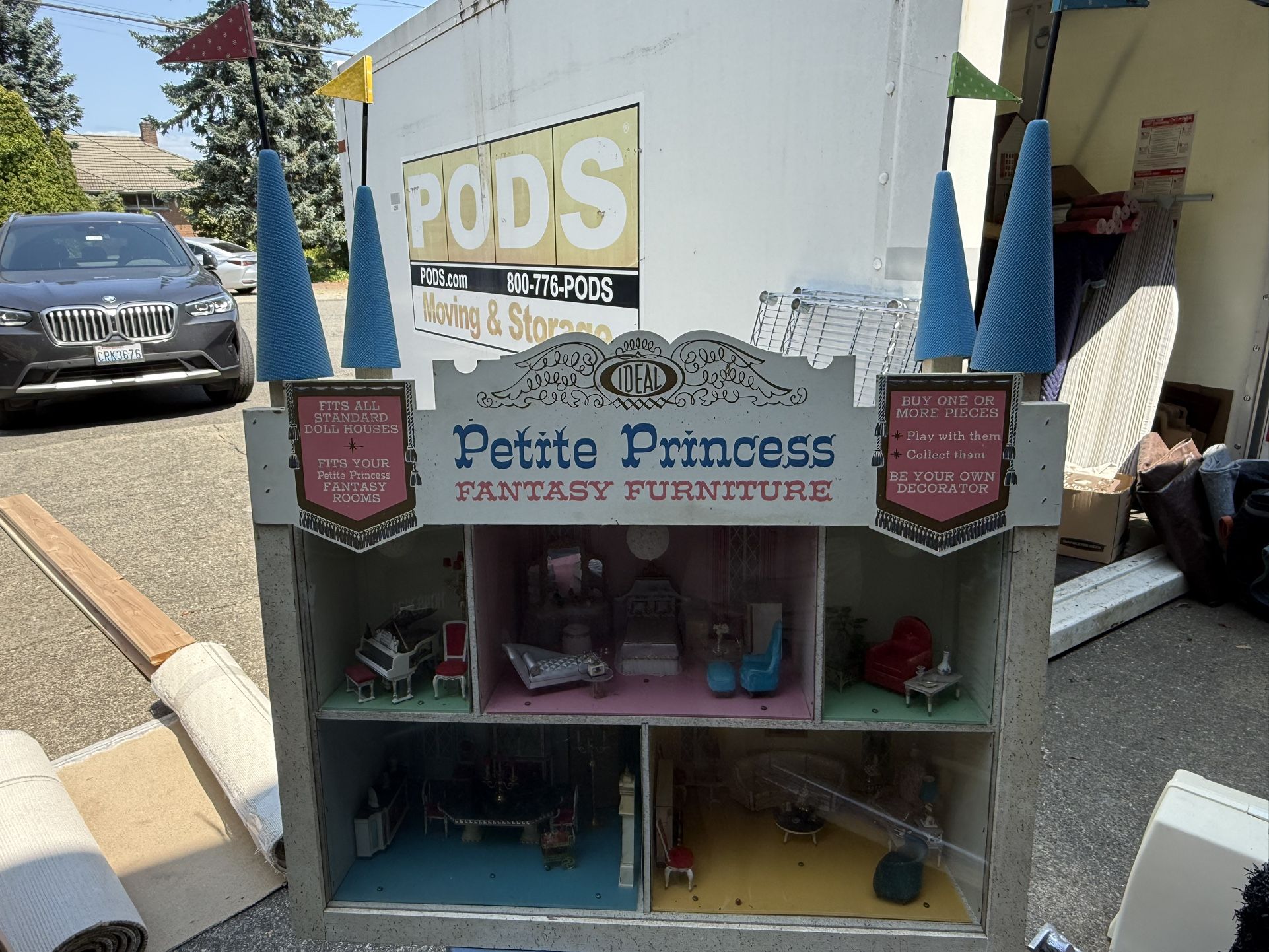Petite princesses Display House