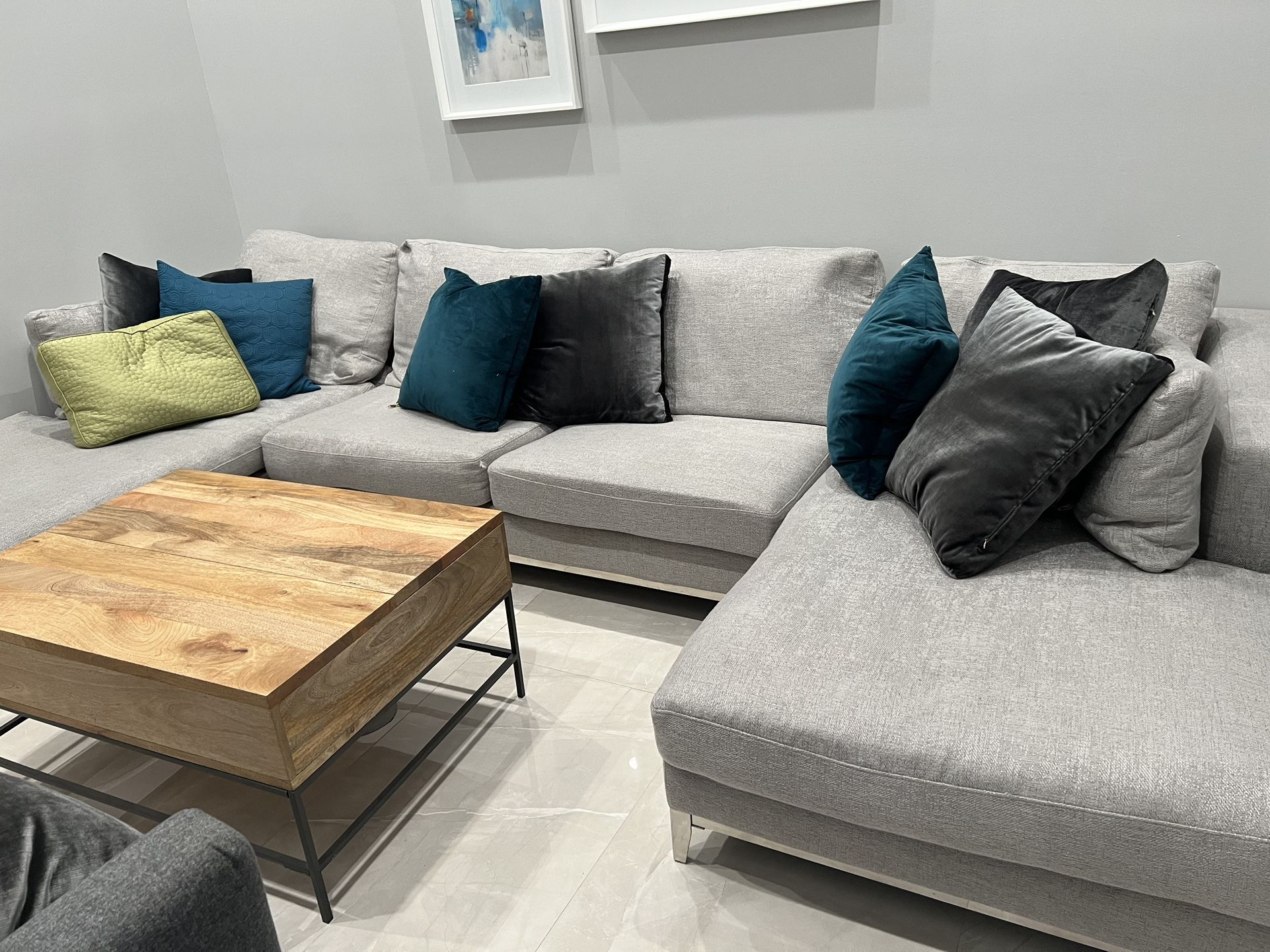 Large WASHABLE Sectional Sofa Couch With 2 Chaise Pieces Like New