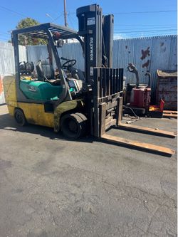 Komatsu Forklift 10,000 lbs Capacity