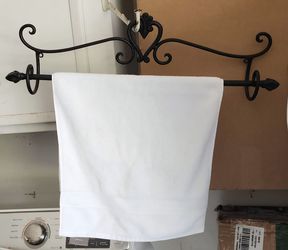 METAL HAND TOWEL HOLDER