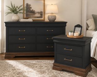 Stunning Modern Dresser & Nightstand Set