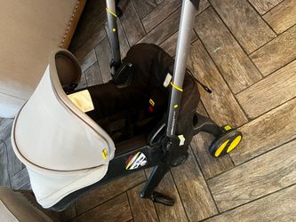 Doona Stroller/Car seat