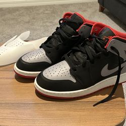 Air Jordan 1 Mid Bred Shadow