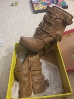 Camel/brown heeled boots