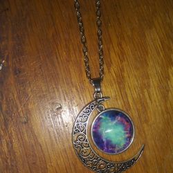 Crescent Moon Pendant Necklace



