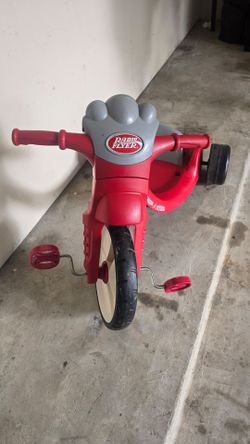 Radio Flyer, Lights & Sounds Racer, Red Tricycle for Girls and Boys