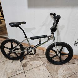 Predator bmx store bike