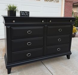 Gorgeous Black 8-Drawer Large Wood Dresser