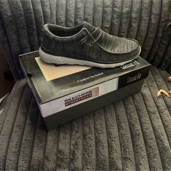 BNIB MENS SKECHERS MEM FOAM SIZE 12